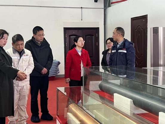 “阐扬工会界别优势助推民营经济发展”市政协工会专题调研大润发贵宾厅