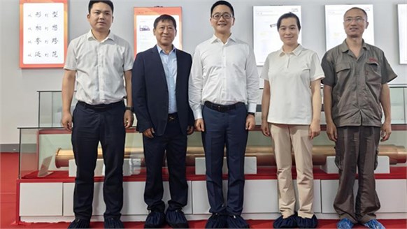 株洲市委常委副市长刘亚亮一行光临大润发贵宾厅调查调研