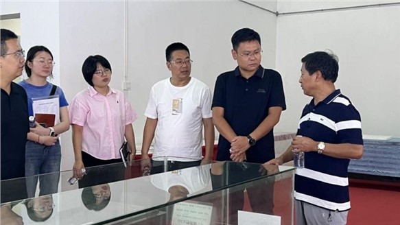 市工信局张自亮副局长一行光临调研大润发贵宾厅